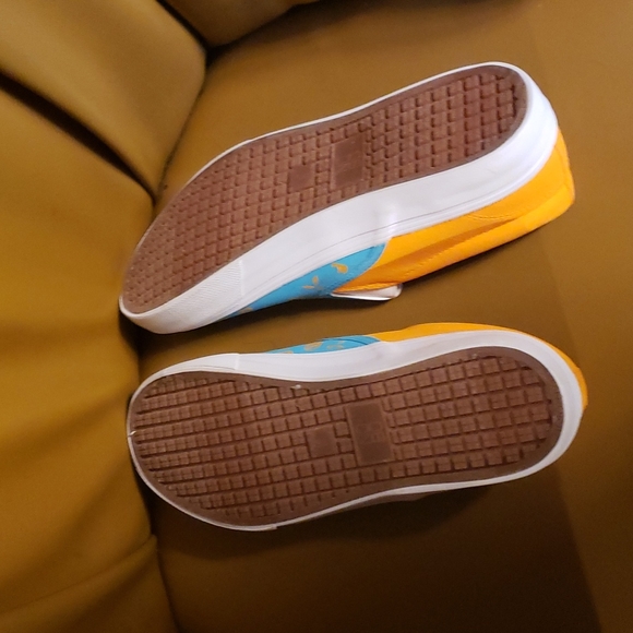 Hand painted slip on shoes - Picture 4 of 4